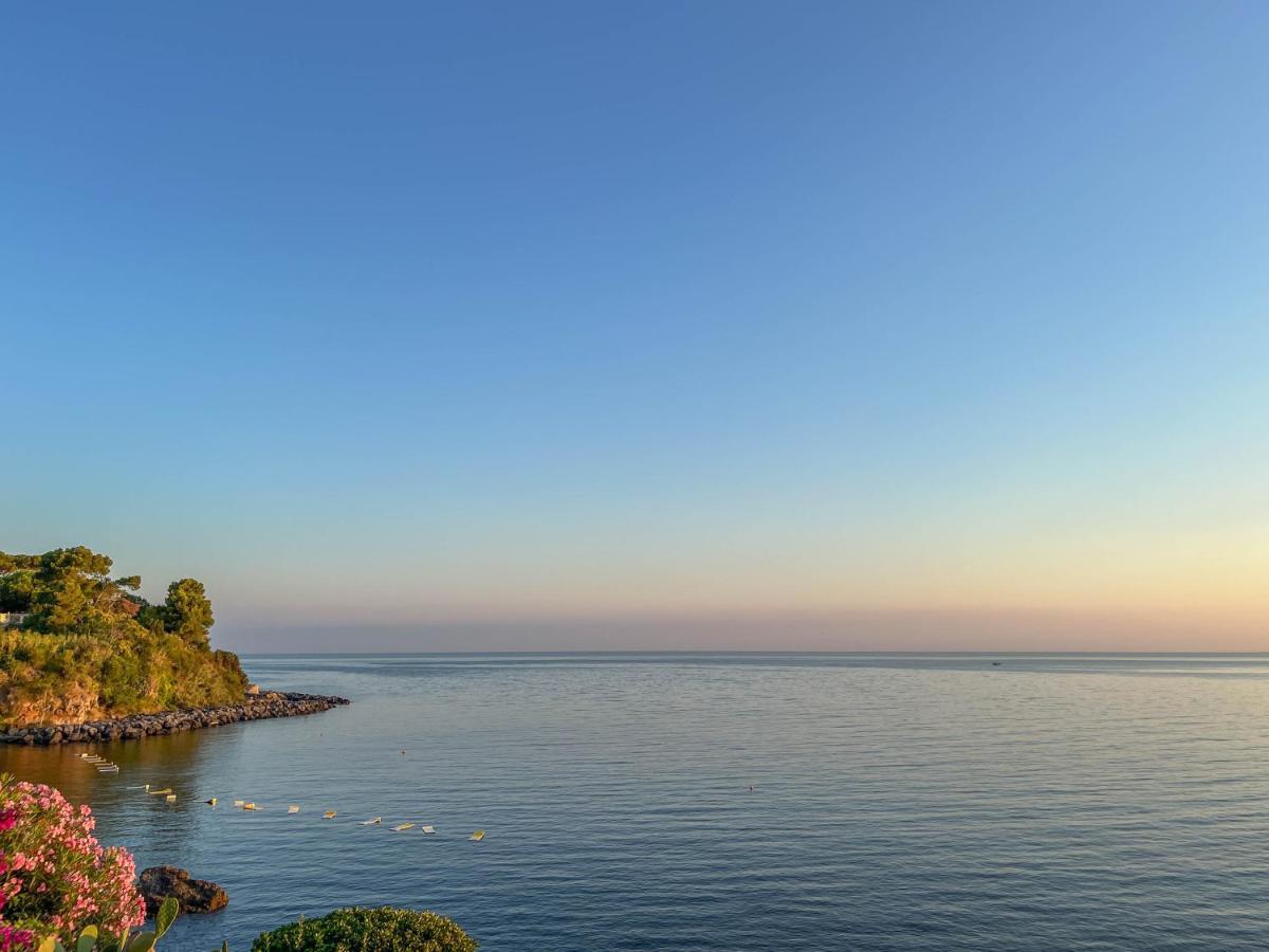 Nelinda Waterfront Accommodation Casamicciola Terme Bagian luar foto
